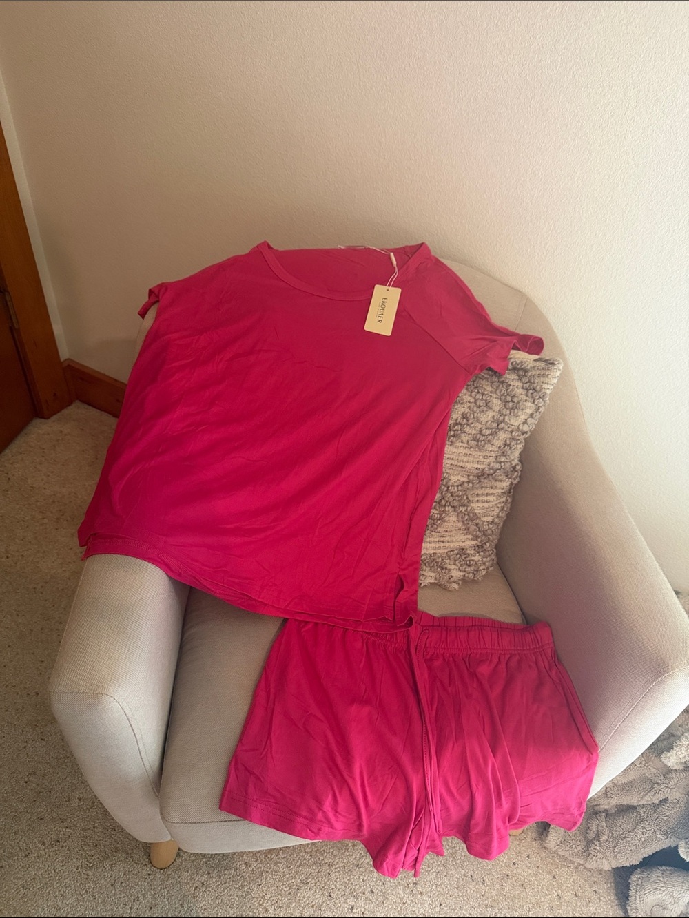 Women's Short Sleeve Lounge & Short Pajama Set in Fuchsia Pockets